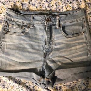 Super light wash high rise short AE